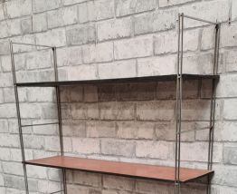 etagere  string  bois  bonne etat pour son age montant fer c