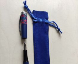 STYLO PLUME A  CHIEN BLEU
