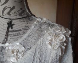 Petit haut "fêtes" en dentelle