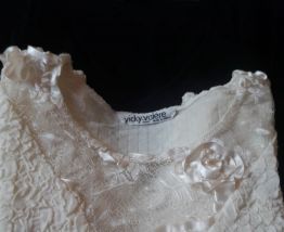 Petit haut "fêtes" en dentelle