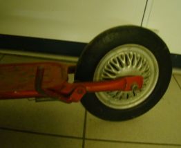 Trottinette an 1980 métal, à pédale,  frein roue arrière 