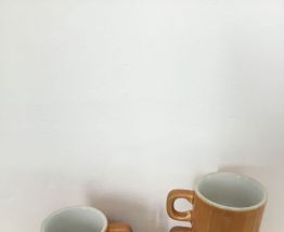 Tasses à café et soucoupes