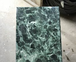 Table basse en marbre vert des Alpes des annèes 50/60