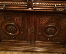 Buffet Henri II . Très bien entretenu