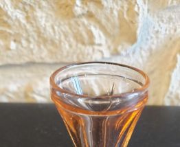 6 verres roses à pied à liqueur