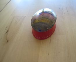 Petite boite a pilules en porcelaine 