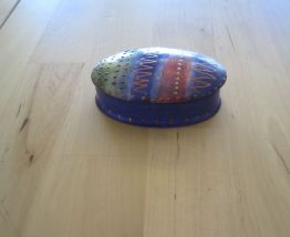 Petite boite a pilules en porcelaine 