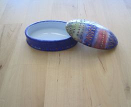 Petite boite a pilules en porcelaine 