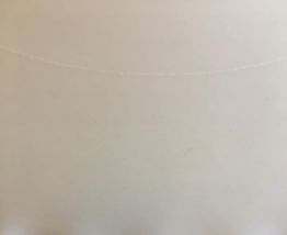 Abat-jour jupé en opaline blanche et pourtour en verre 