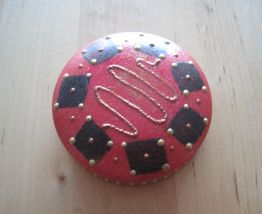 Boite petite ronde en porcelaine peinte main boite a pilules