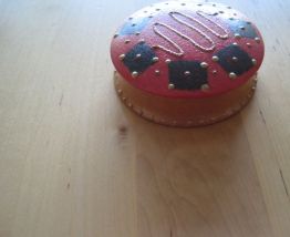 Boite petite ronde en porcelaine peinte main boite a pilules