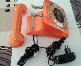 Téléphone vintage des années 2000 