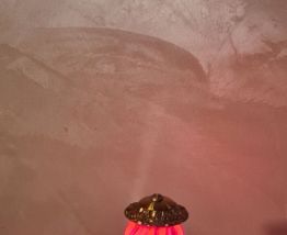 lampe fer forgé patiné or  avec belle tulipe marbré orange ,