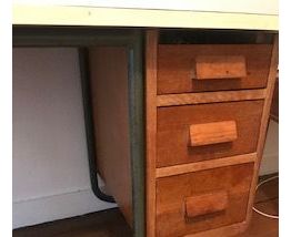 bureau vintage en bois et Formica 