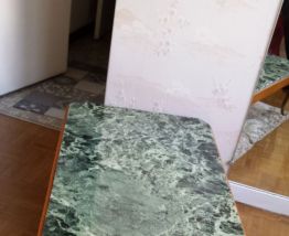 TABLE BASSE VINTAGE EN MARBRE VERT