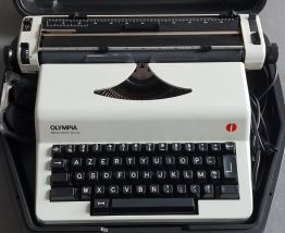 Machine à écrire Olympia monica electric de luxe