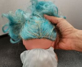 Ancienne Poupée de chiffon au cheveu bleu et dore 