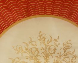 Plateau rétro laqué rouge et doré