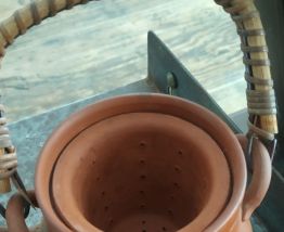 Théière chinoise en terre cuite.