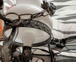 Suspension bois fer forge globe en opaline
