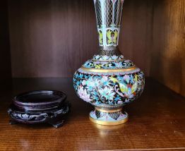 Vase "cloisonné" chinoistrès chic  avec socle bois