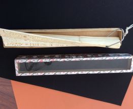 eventail vintage en matiere imitant ivoire