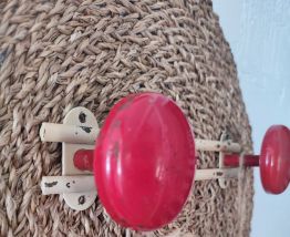 Porte manteaux mural des années 70 avec 2 patères