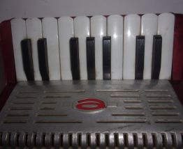 Ancien accordéon pour enfant