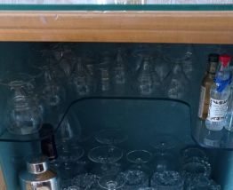 Enfilade/buffet et table en bois de citronnier vernis 