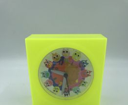 Horloge jaune design 