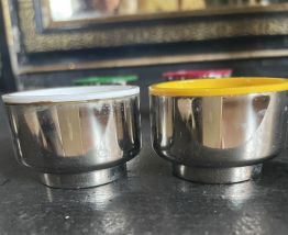 6 petits coquetiers aux couleurs vives