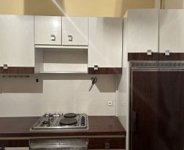 Meubles de cuisine en Formica avec électroménager 