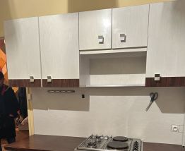 Meubles de cuisine en Formica avec électroménager 