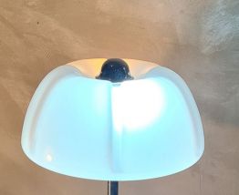 lampe  italienne 1960 a 70,,, alu et opaline  40x30  ,,,pas 