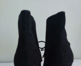 166C* ZARA - jolis boots noirs à lacet (41)
