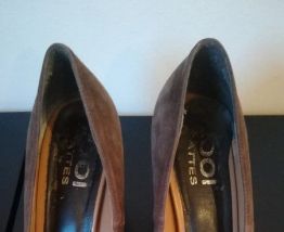 29A* 1001 Pattes - superbes escarpins marron suède (40)
