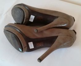 769A* GUESS sexy escarpins taupe cuir (39,5)