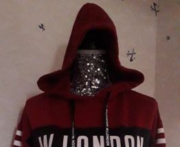 Magnifique sweat Bordeaux avec capuche