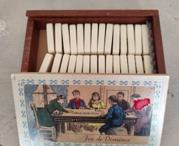 Boîte dominos vintage