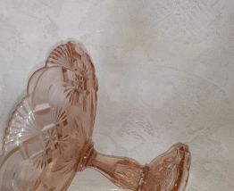 Compotier en verre pressé moulé couleur rosacée