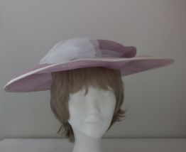 Chapeau en raphia mauve et fleur blanc - taille 52