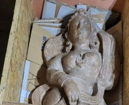 Statue en pierre sculptée