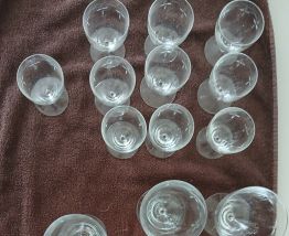 Lot 19 verres en cristal décor trèfle vintage