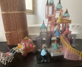 Chateau disney  son et lumieres, carrosse et figurines