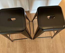 Lot de 2 authentiques tabourets H de Tolix