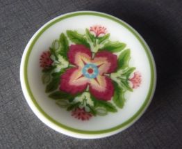 NEUVE - Fève estampillée 2026 en porcelaine, Bernardaud