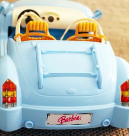 Voiture Barbie bleu ciel