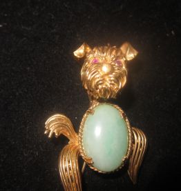 BROCHE OR MASSIF 750M , jade et yeux rubis ,23g