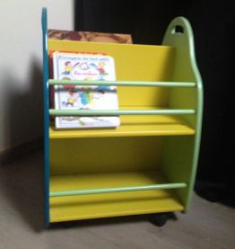 BIBLIOTHEQUE POUR ENFANT A ROULETTES