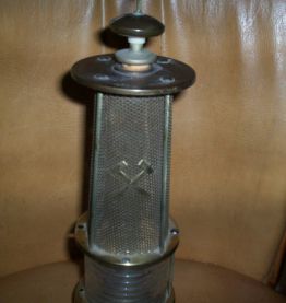 LAMPE DE MINEUR FACTICE métal cuivré et verre 